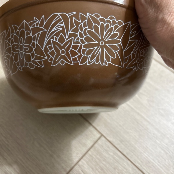 Vintage Pyrex Woodland 2.5 qt Mixing Bowl Good Used Condition - Picture 3 of 5